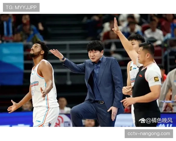 特写：在退役边缘选择回归，一位角色球员讲述对篮球纯粹的热爱